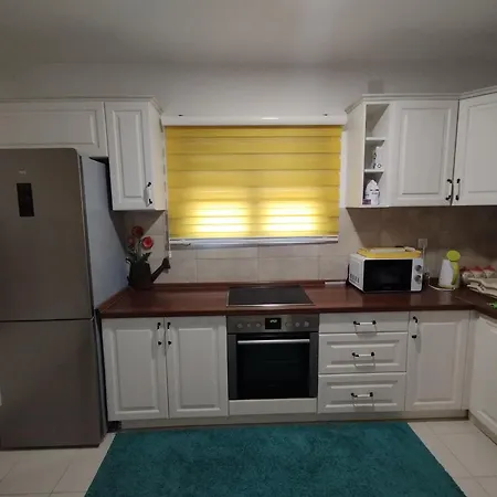 Stan Apartment Ledine